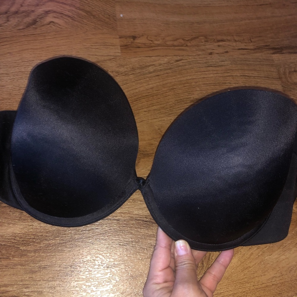 Victoria’s Secret black strapless bra 34D